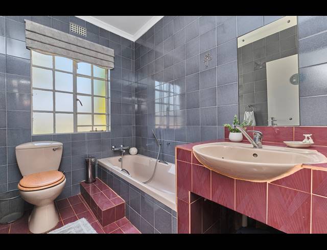 4 BEDROOM HOUSE FOR SALE IN STRUBENSVALLEI